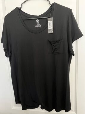 NWT Kindred Bravely Everyday Nursing and Maternity T-shirt Solid Black